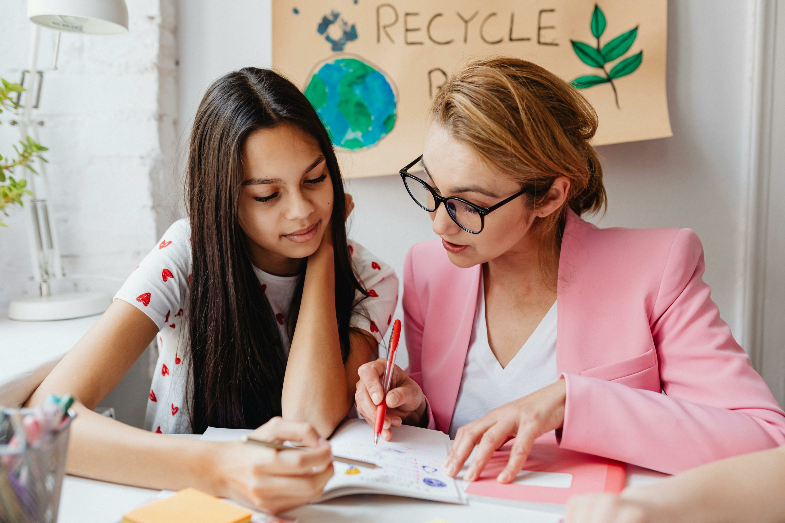 8 Tips to Help Your Teen Consistently Complete Their Homework